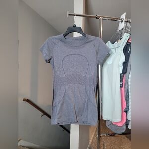 🍋 Lululemon Swiftly Tech Short Sleeve Gray Size 6